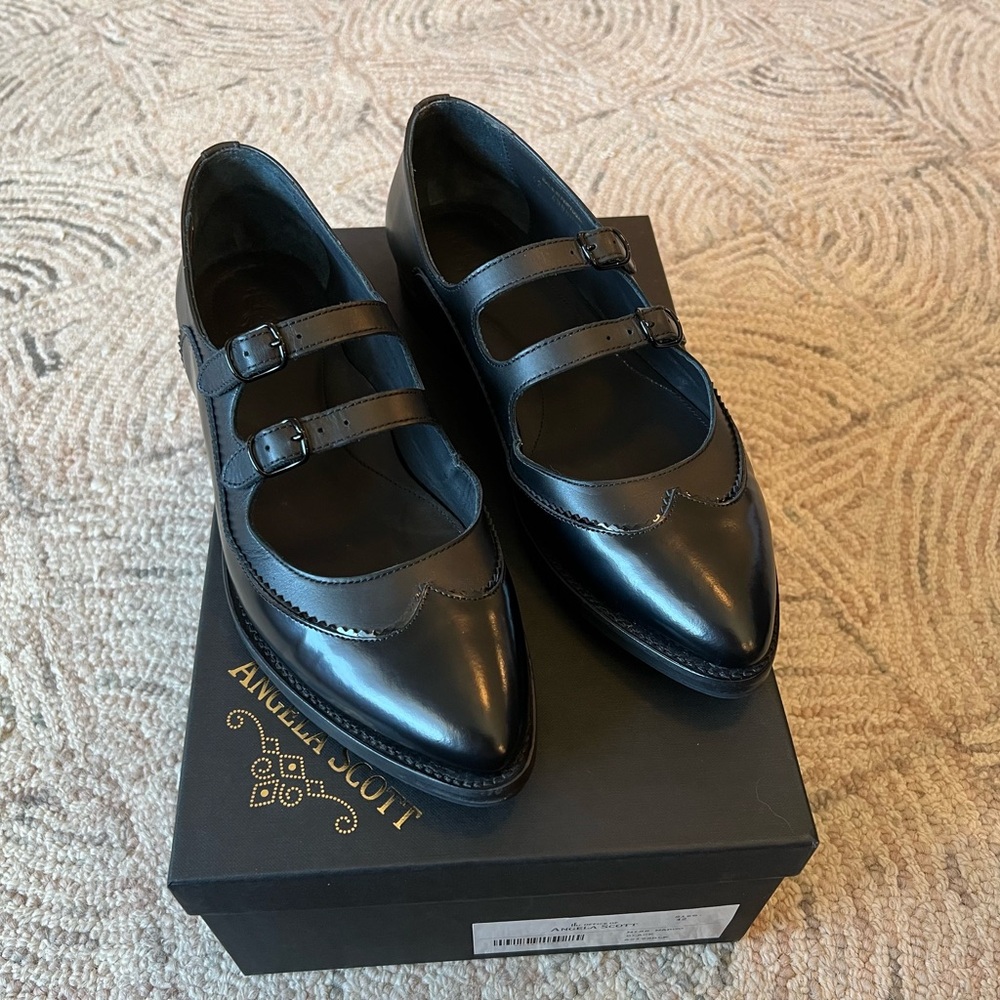 The Office of Angela Scott | Miss Margo EU 42